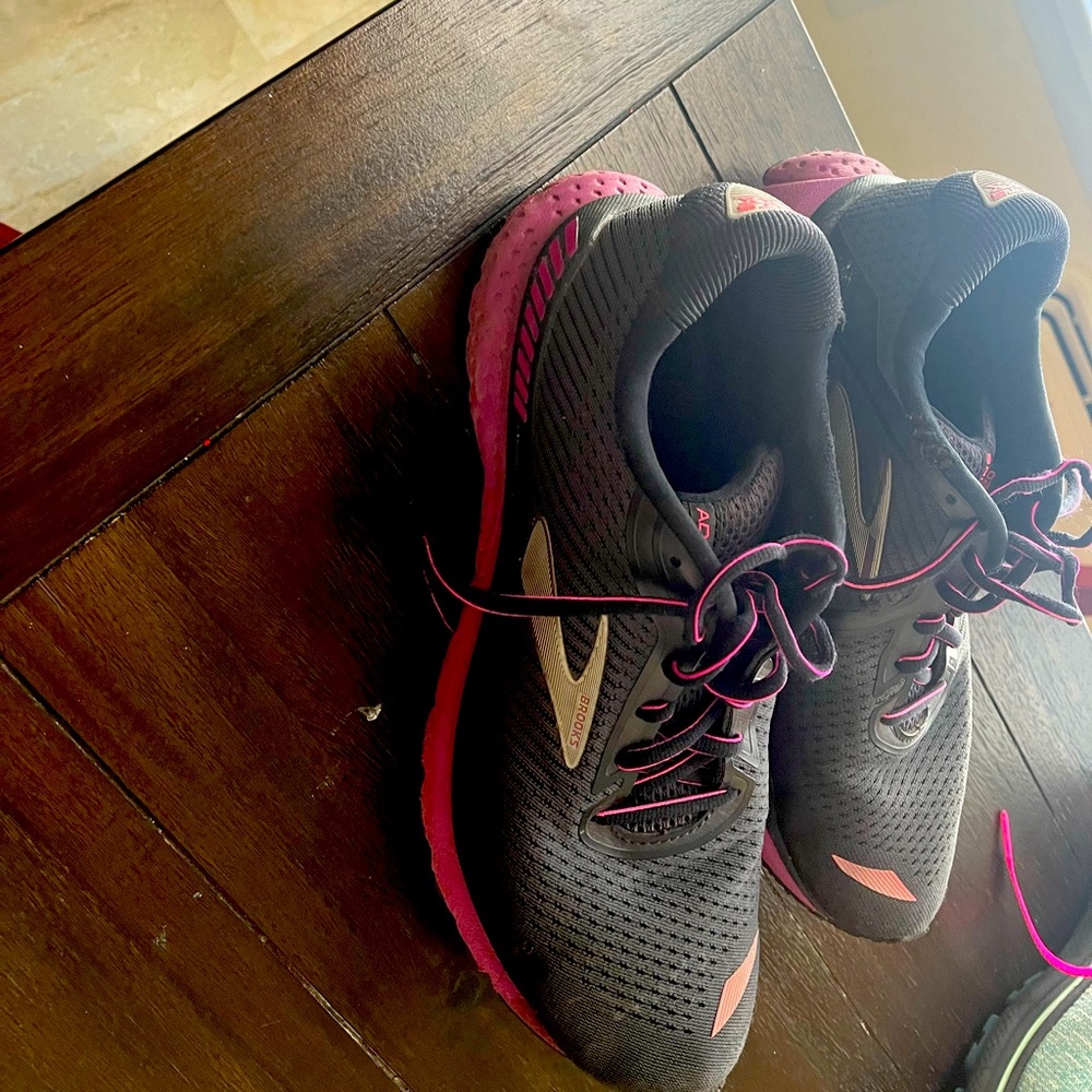 Brooks adrenaline size 10